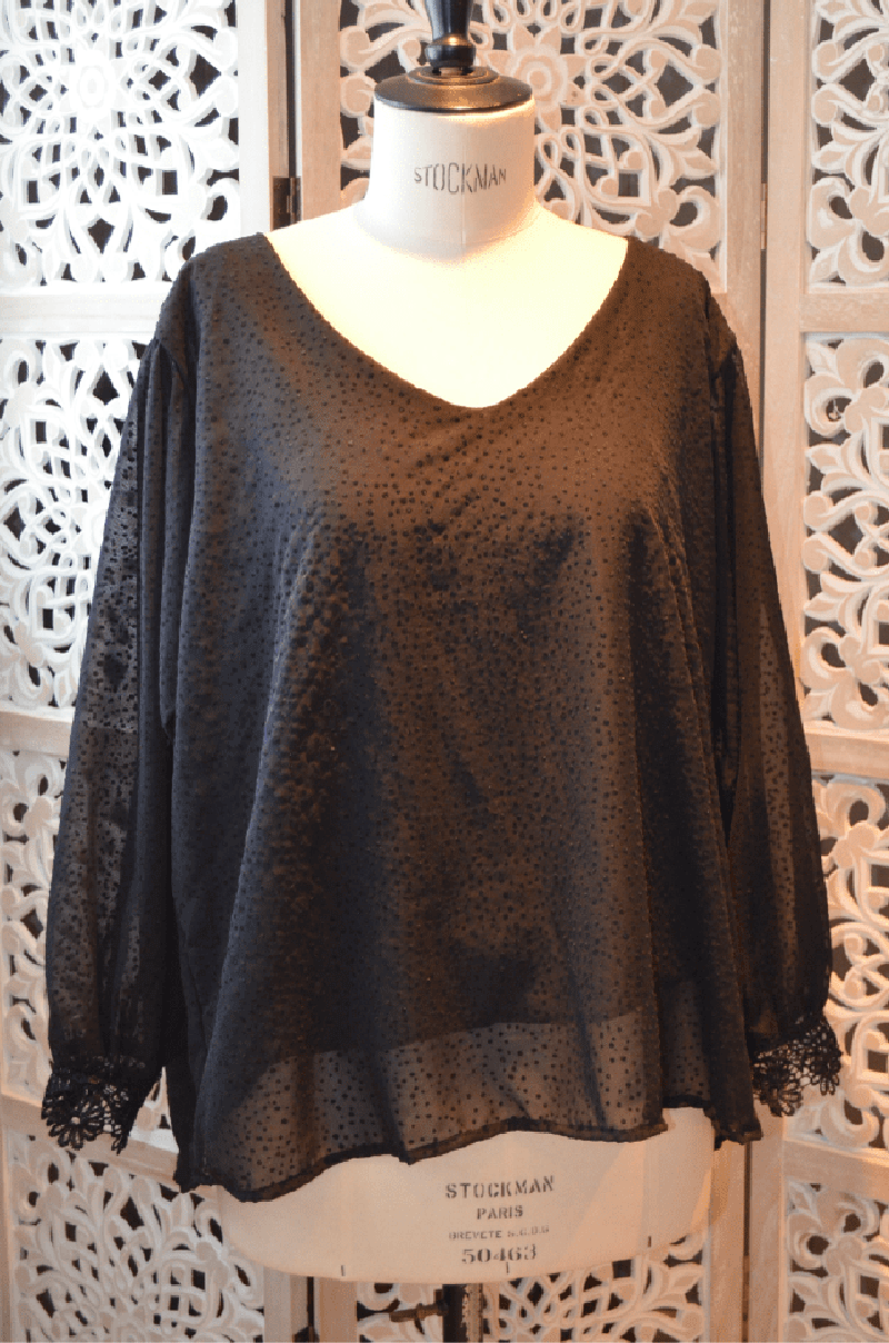 Atelier-delphine-L-haut-col-v-tissus-transparent-sur-mesure-modele-mylan-7