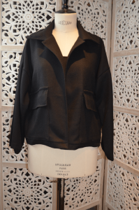 Atelier-delphine-veste-courte-over-size-sur-mesure-modele-mei-1
